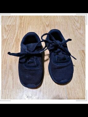 Kids Nikes Black Athletic Sneakers - Comfortable Everyday Shoes